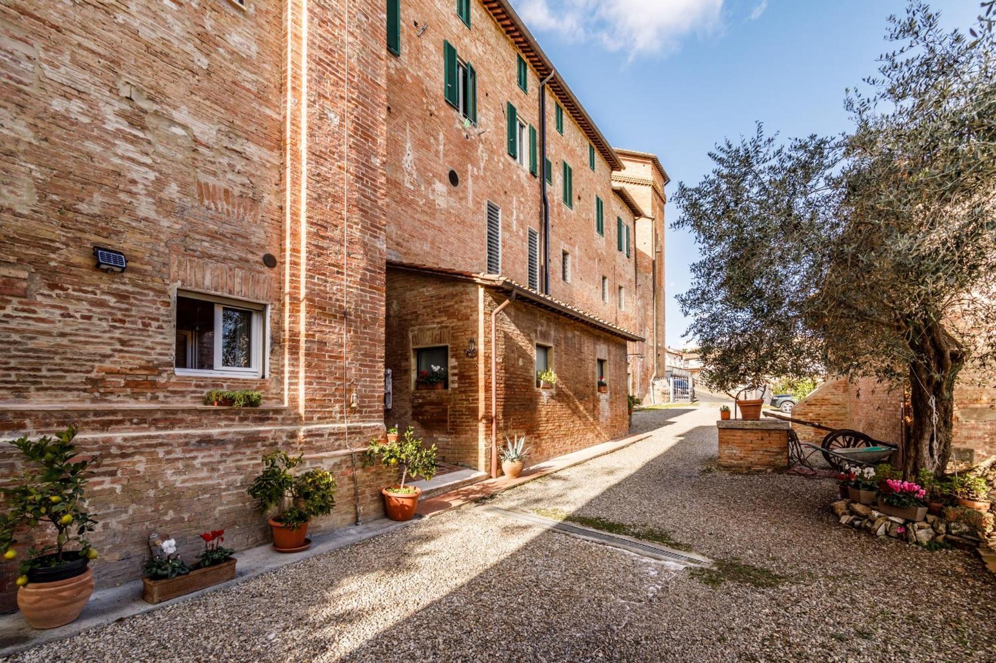 Porta Romana Elegant Apartments With Private Parking! 시에나 외부 사진