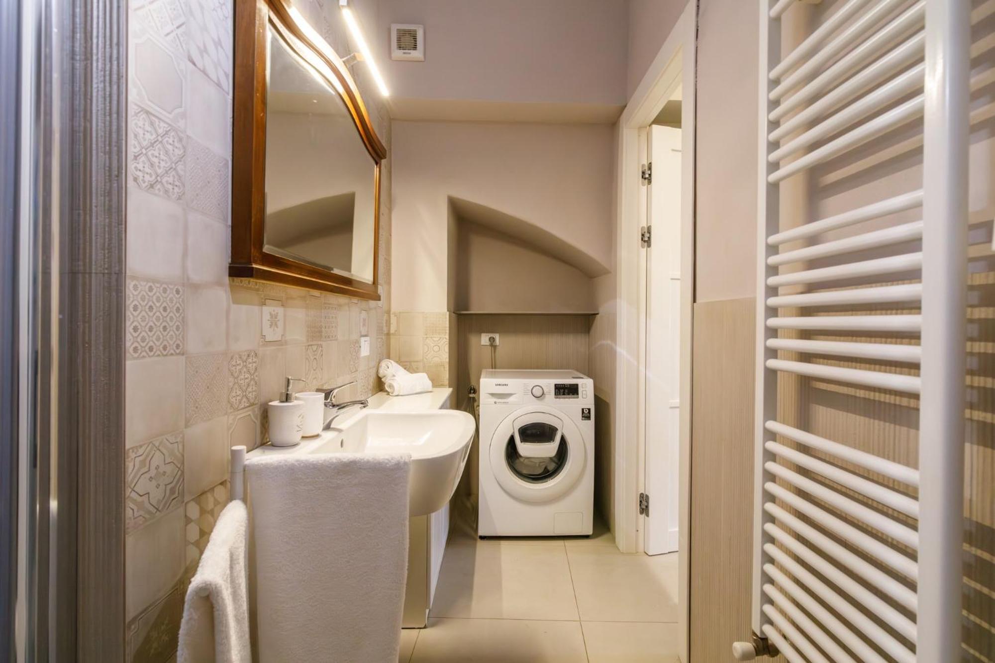 Porta Romana Elegant Apartments With Private Parking! 시에나 외부 사진