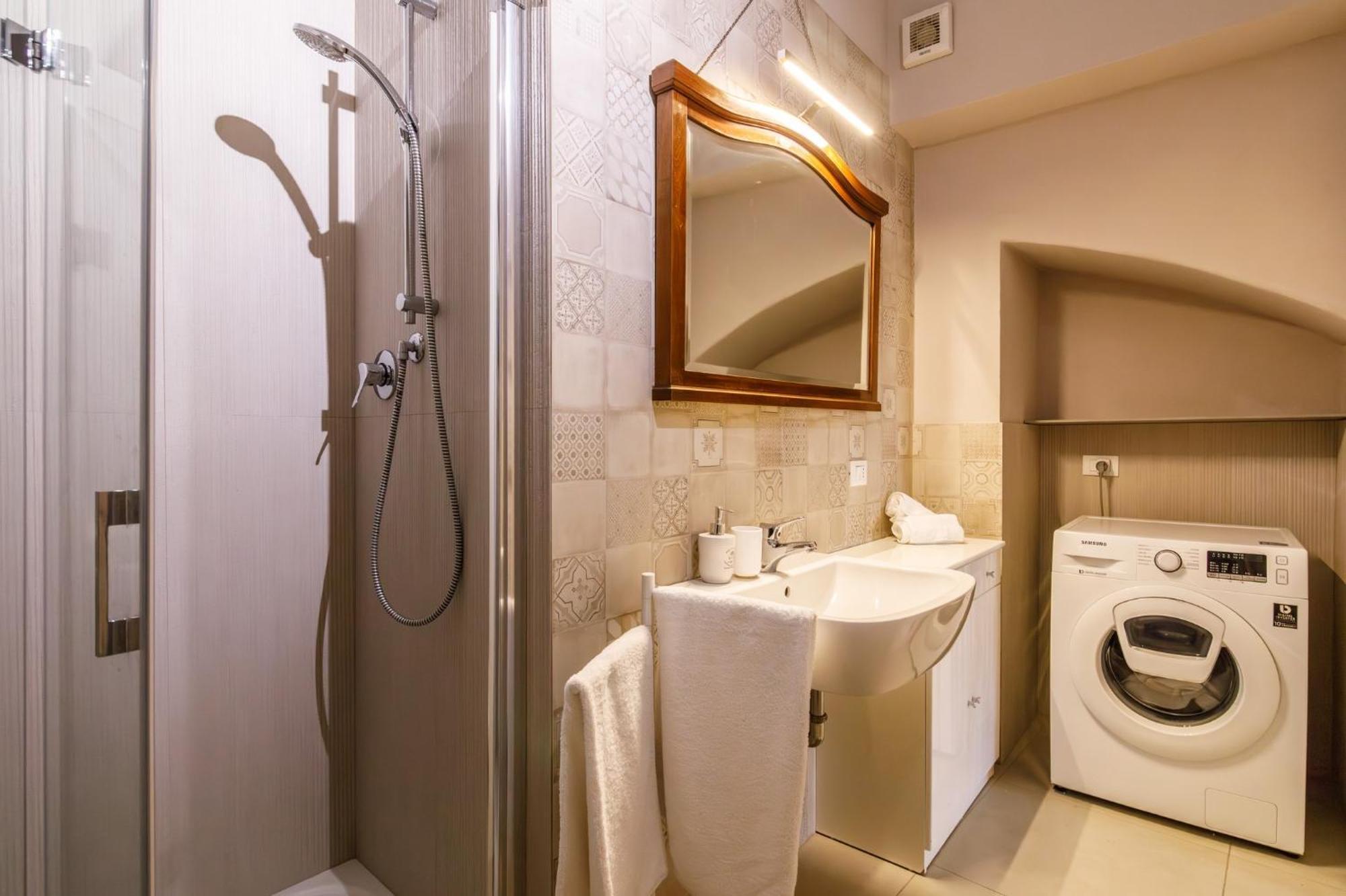 Porta Romana Elegant Apartments With Private Parking! 시에나 외부 사진